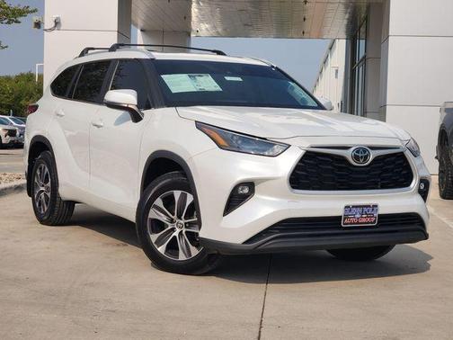 Wind Chill Pearl 2023 Toyota Highlander XLE