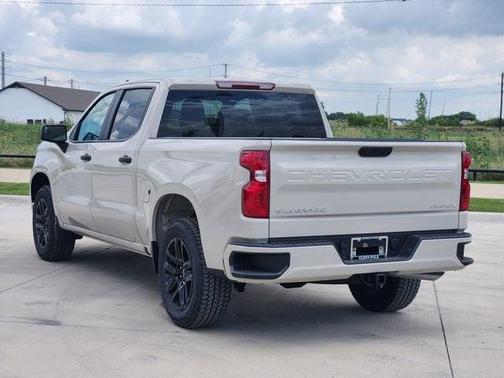 White Sands 2026 Chevrolet Silverado 1500 Custom