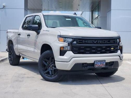 White Sands 2026 Chevrolet Silverado 1500 Custom