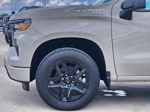 White Sands 2026 Chevrolet Silverado 1500 Custom