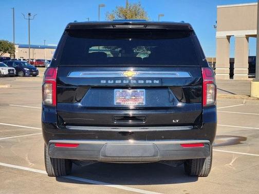 2023 Chevrolet Suburban LT