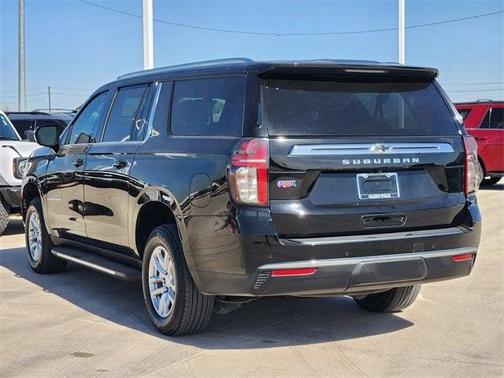 2023 Chevrolet Suburban LS