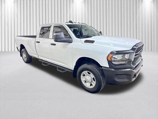 2024 RAM 3500 Tradesman Crew Cab 4x4 8 Box
