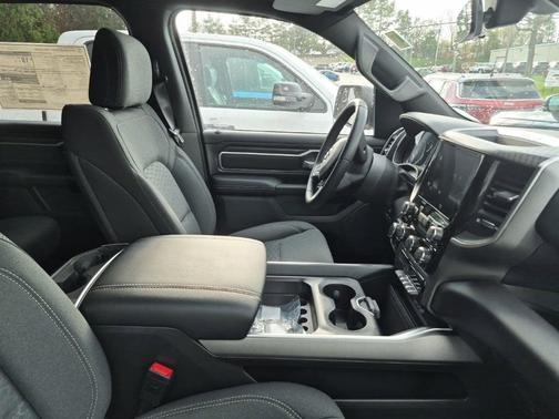 Bright White Clearcoat 2026 RAM 1500 Big Horn