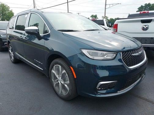 2025 Chrysler Pacifica Pinnacle