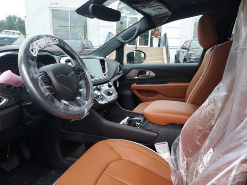 2025 Chrysler Pacifica Pinnacle