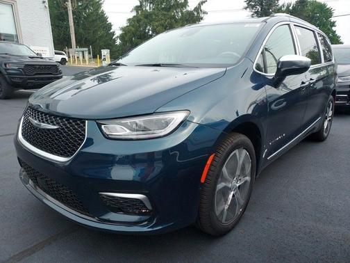 2025 Chrysler Pacifica Pinnacle