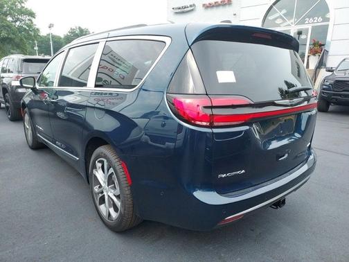 2025 Chrysler Pacifica Pinnacle