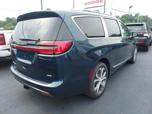 2025 Chrysler Pacifica Pinnacle