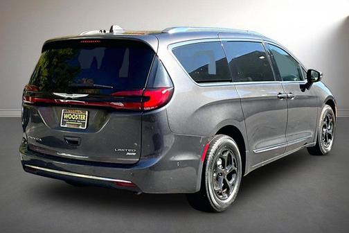 Granite Crystal Clearcoat Metallic 2021 Chrysler Pacifica Limited