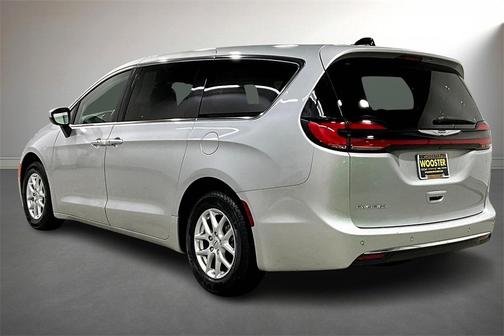 2023 Chrysler Pacifica Touring-L