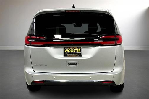 2023 Chrysler Pacifica Touring-L