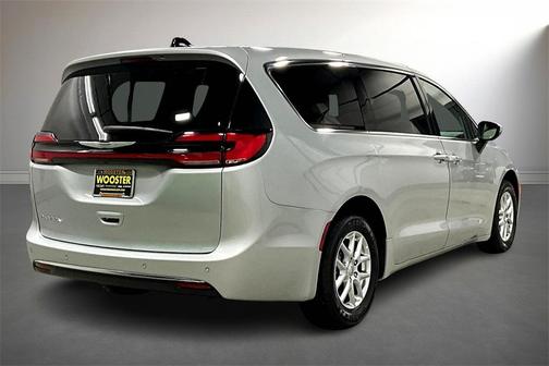 2023 Chrysler Pacifica Touring-L