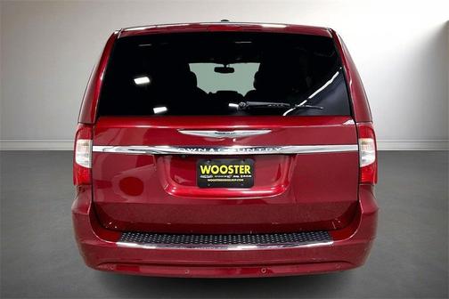 2016 Chrysler Town & Country Touring-L