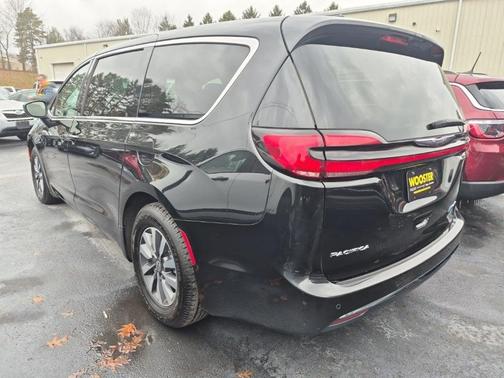 2023 Chrysler Pacifica Hybrid Touring L