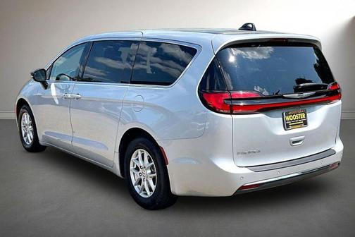 Silver Mist Clearcoat 2024 Chrysler Pacifica Touring-L