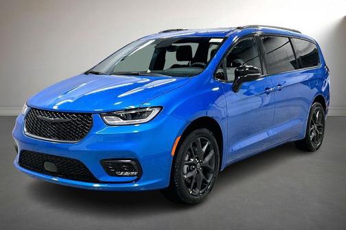 Hydro Blue Pearl 2026 Chrysler Pacifica Select