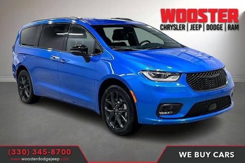 Hydro Blue Pearl 2026 Chrysler Pacifica Select