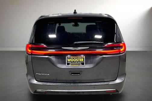 Granite Crystal Clearcoat Metallic 2023 Chrysler Pacifica Touring-L