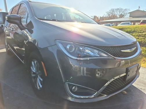 2018 Chrysler Pacifica Touring-L