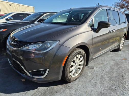 2018 Chrysler Pacifica Touring-L