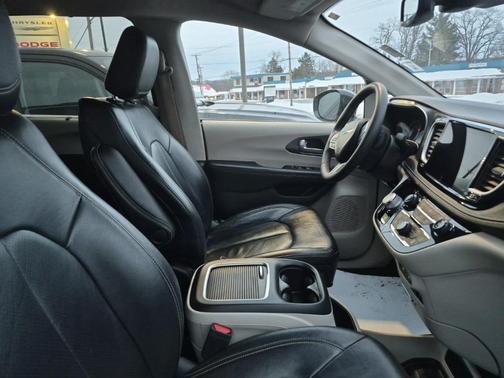 2022 Chrysler Pacifica Touring-L