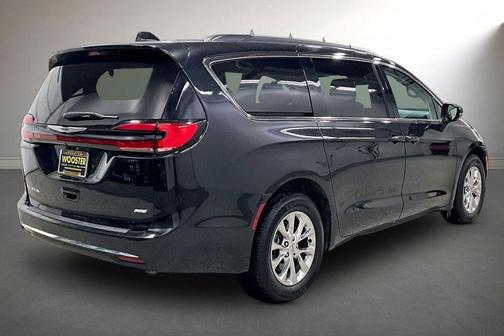 2022 Chrysler Pacifica Touring-L