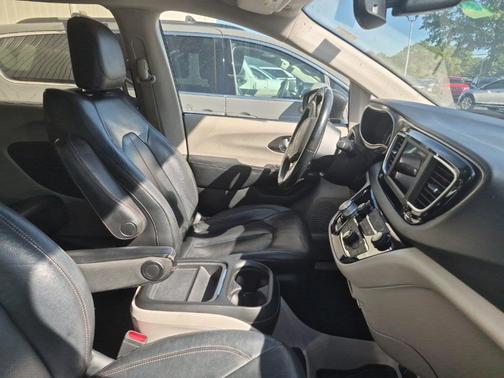 2020 Chrysler Pacifica Touring-L