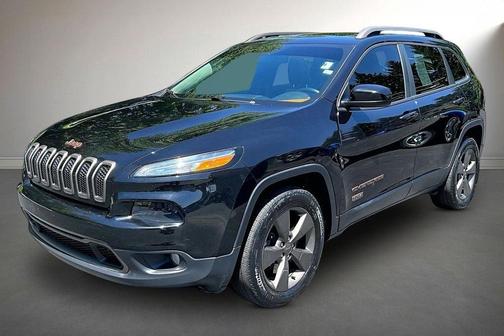 Brilliant Black Crystal Pearlcoat 2016 Jeep Cherokee Latitude