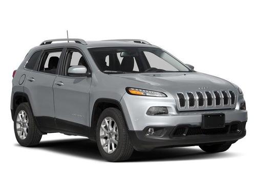 Brilliant Black Crystal Pearlcoat 2016 Jeep Cherokee Latitude
