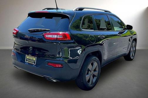 Brilliant Black Crystal Pearlcoat 2016 Jeep Cherokee Latitude