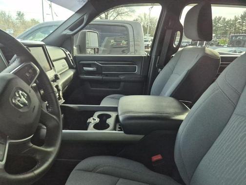 Delmonico Red Pearlcoat 2024 RAM 3500 Big Horn