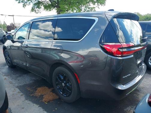 2023 Chrysler Pacifica Touring-L