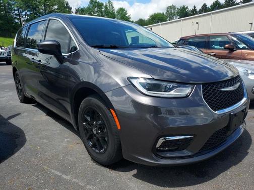 2023 Chrysler Pacifica Touring-L