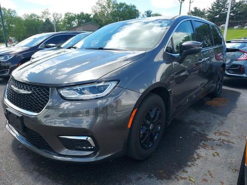 2023 Chrysler Pacifica Touring-L