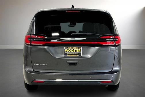 2023 Chrysler Pacifica Touring-L