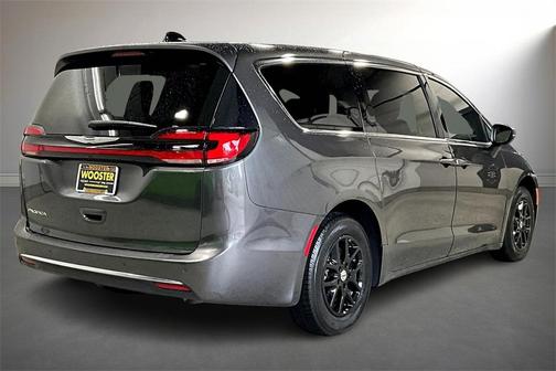 2023 Chrysler Pacifica Touring-L