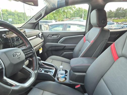 Summit White 2025 Chevrolet Colorado Z71