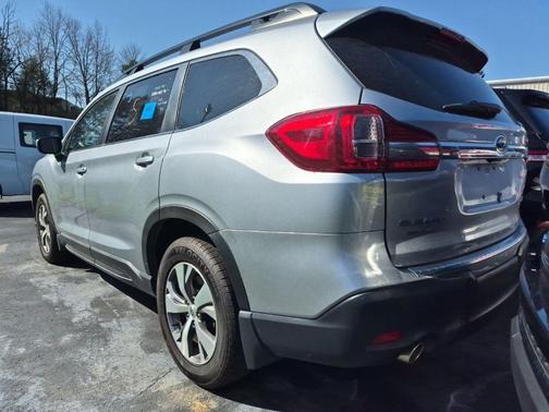 Ice Silver Metallic 2022 Subaru Ascent Premium 7-Passenger
