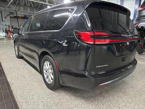 2022 Chrysler Pacifica Touring-L
