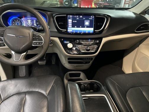 2022 Chrysler Pacifica Touring-L