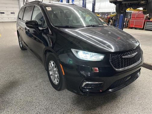 2022 Chrysler Pacifica Touring-L