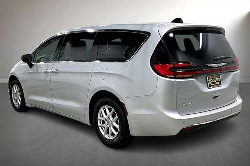 2024 Chrysler Pacifica Touring-L