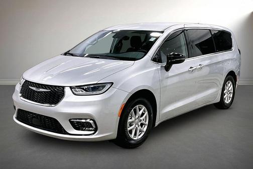 Silver Mist Clearcoat 2024 Chrysler Pacifica Touring-L