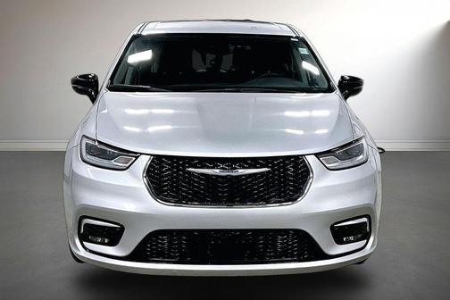 Silver Mist Clearcoat 2024 Chrysler Pacifica Touring-L