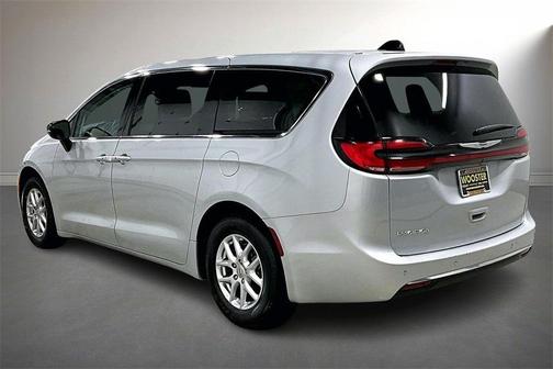 2024 Chrysler Pacifica Touring-L