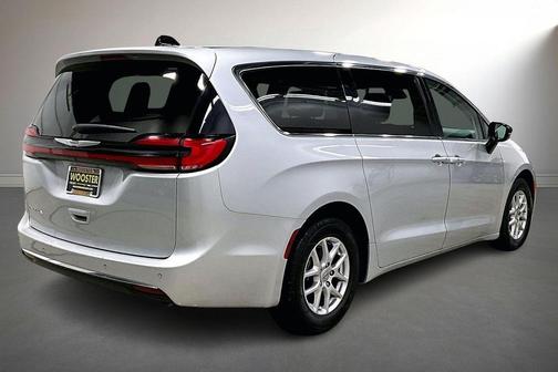 2024 Chrysler Pacifica Touring-L