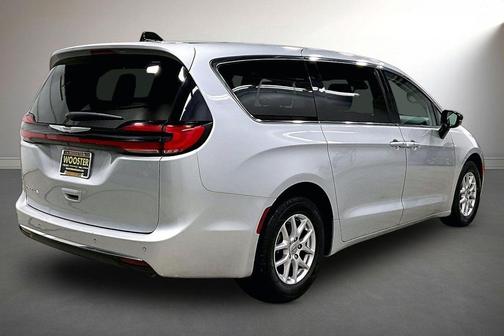 Silver Mist Clearcoat 2024 Chrysler Pacifica Touring-L