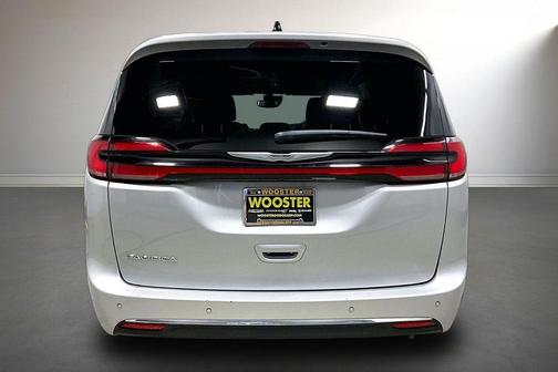 Silver Mist Clearcoat 2024 Chrysler Pacifica Touring-L