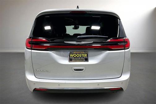 2024 Chrysler Pacifica Touring-L